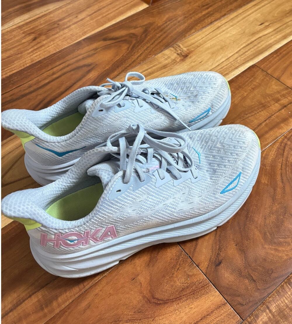 Hoka One One Clifton 9 Light Purple Running Shoes Women's Size 9